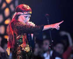 Yıldız Tilbe... ROMAN İMAJİ YAPTI!