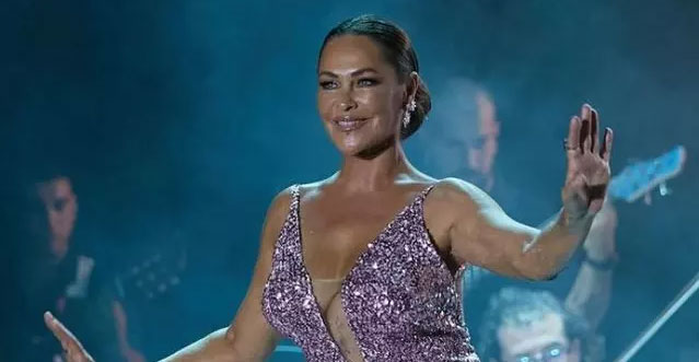 Hülya Avşar... TESETTÜRLE EKRANLARA GERİ DÖNÜYOR!..