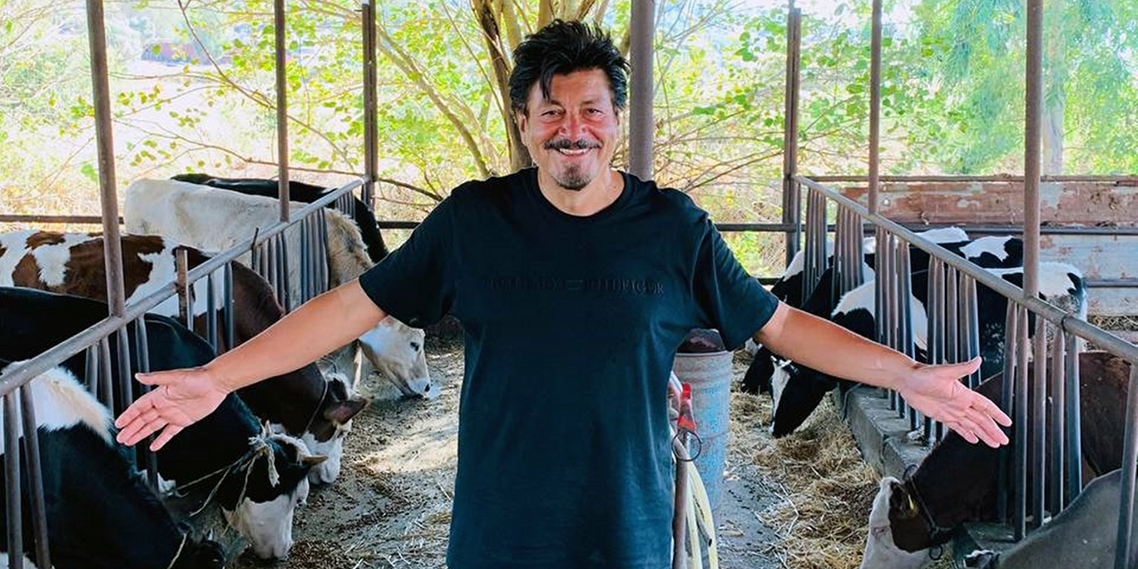 Ekin… İNEKLERİNE KONSER VERİYOR