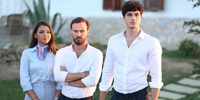 Kendi Düşen Ağlamaz... ALİZE'YE MODELLİK TELİFİ GELİYOR!