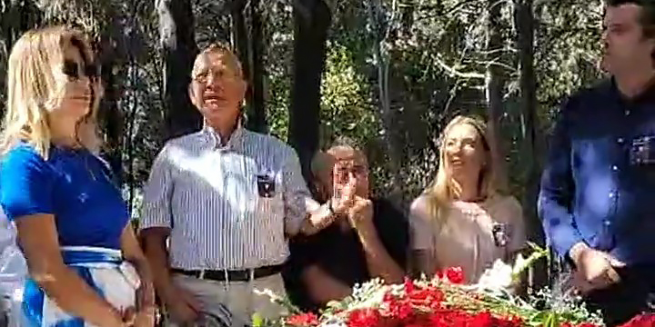 Tarık Akan…  ÖLÜMÜNÜN 7'NCİ YILINA MEZARI BAŞINDA ANILDI