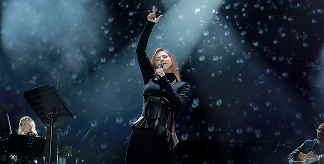 Nilüfer... SERİN İSTANBUL GECESİNDE SIMSICAK ŞARKILAR!