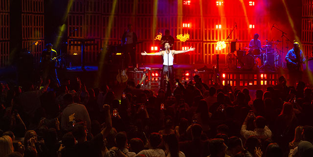 Emir Can İğrek... 'SAVAŞA HAYIR' ÇAĞRISI!