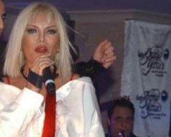 Ajda Pekkan... SÜPERSTAR KARLARI ERİTTİ!