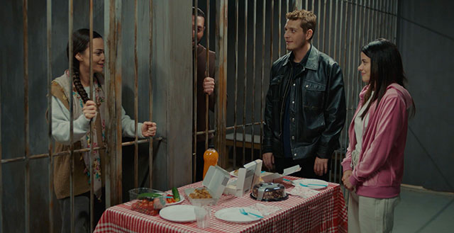 Ateş Kuşları... GÜLAYŞE ATEŞ KUŞLARINI AFFEDİYOR!