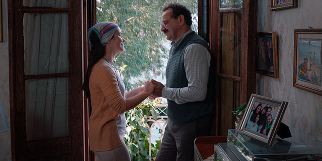 Üç Kız Kardeş... BABASI DÖNÜŞ ACISINA DESTEK OLUYOR!