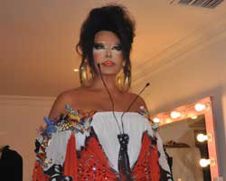 Bülent Ersoy... KELEBEK ZERAFETİ!