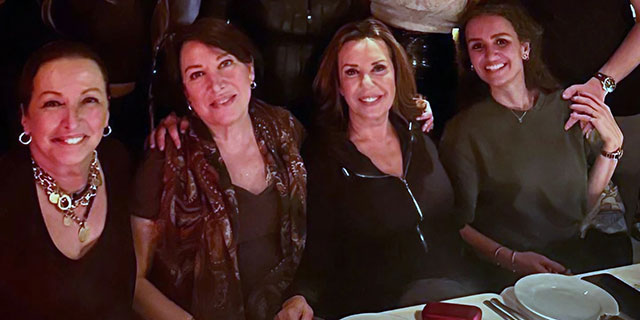 EŞLERİNİ KAYBEDEN ESKİ DOSTLAR BULUŞTU!