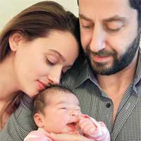 Pınar Tezcan... DERİN BEBEKLE POZ VERDİ!