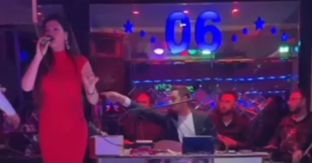 Tuğba Ekinci... PAVYONDA KALÇA DANSI!