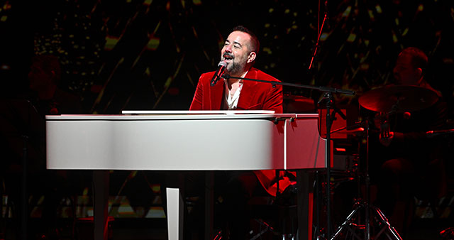 Ata Demirer Gazinosu... İLK GECESİNDE YOĞUN İLGİ: TÜM BİLETLER TÜKENDİ!