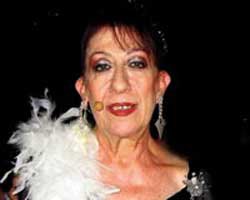 Ayşen Gruda... "1500 SEVGİLİM OLDU!"