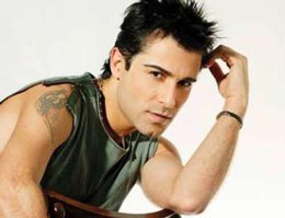 Son dakika / Atilla Taş... TRAFİK KAZASI GEÇİRDİ...