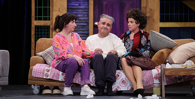 Güldür Güldür Show... İBRAHİM ANNESİ İLE SEVGİLİSİ ARASINDA KALINCA!