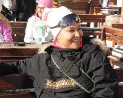 Hülya Avşar... BACAĞINI 2 YERDEN KIRDI!