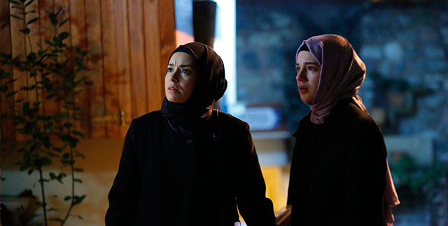 Kızıl Goncalar... ZOR OYUNLAR!