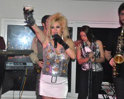 Zeynep Dizdar... CANLI PERFORMANSI BÜYÜLEDİ!