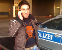 Faruk K... HAVAALANINDA 3 SAAT ALIKONULDU!