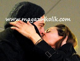 Angelina Jolie-Brad Pitt...DÜNYA'YI ŞAŞIRTAN ÖPÜŞME!...
