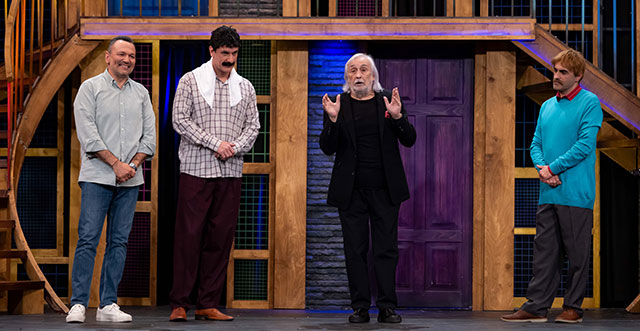 Güldür Güldür Show... USTA SANATÇI MÜJDAT GEZEN'İ AĞIRLIYOR!