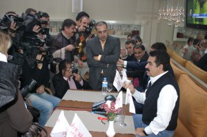 İbrahim Talıses... KEBAPÇI AÇTI, NİHAT DOĞAN İÇİN AĞZINI AÇMADI!...