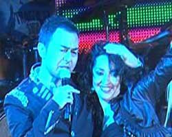 Serdar Ortaç... 'YÜREĞİNDEN YARALI HAŞAT KALPLER'E KADEH KALDIRDI!