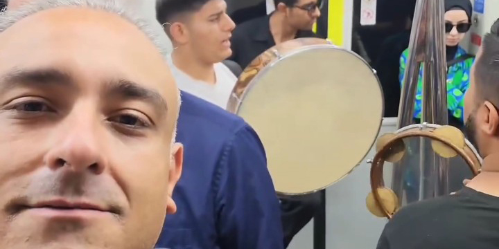 Onur Atilla… SOKAK MÜZİSYENLERİNE EŞLİK ETTİ!..