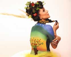 Zeliha Sunal... SIRTINA DOĞA RESMİ ÇİZDİRDİ!