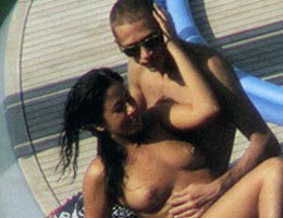 Valentino Rossi...ŞAMPİYON MOTORCUYU KIZDIRAN FOTOĞRAFLAR.....