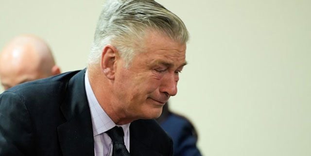 Alec Baldwin... SETTE GÖRÜNTÜ YÖNETMENİNİ VURMUŞTU; MAHKEMEDE AĞLADI!