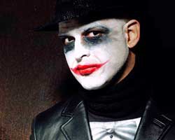 KİM BU "JOKER" KILIĞINA GİREN POPÇUMUZ?