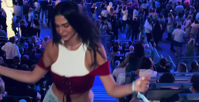 Demet Özdemir... JUSTİN TİMBERLAKE KONSERİNE GİTTİ; TARZINI KONUŞTURDU!