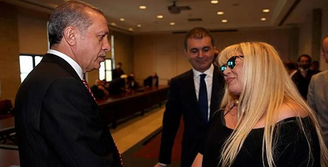 Zerrin Özer... "CUMHURBAŞKANIMIZI SEVİYORUM' DEDİM İÇİN LİNÇ EDİLDİM"