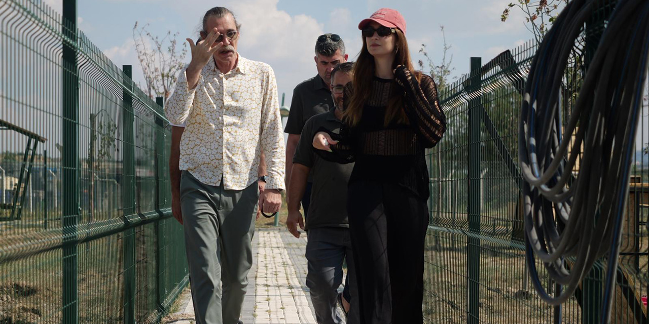 Derin ve Erdal Beşikçioğlu… BABA-KIZDAN BARINAK ZİYARETİ!