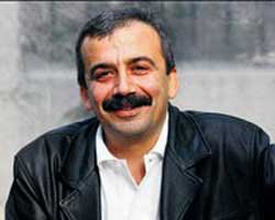 `SIRRI SÜREYYA ÖNDER'İ SEVERİZ AMA..!'