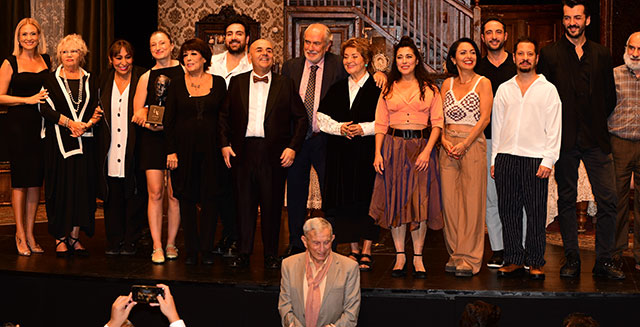 Suna Keskin... SAHNEYE ADANMIŞ BİR ÖMRÜN İMZASI : 60 YIL!