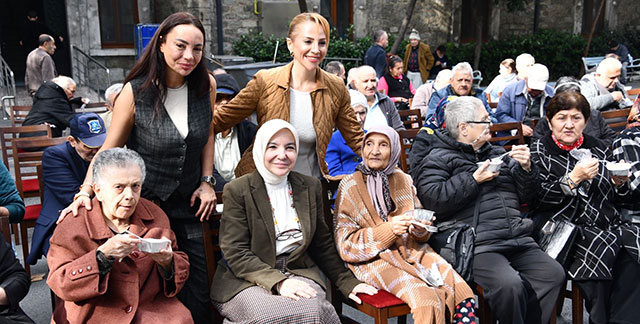 Züleyha Ortak... CUMHURİYET BAYRAMI'NDA DARÜLACEZE'DE TATLI SOHBET VE MİNİ KONSER!