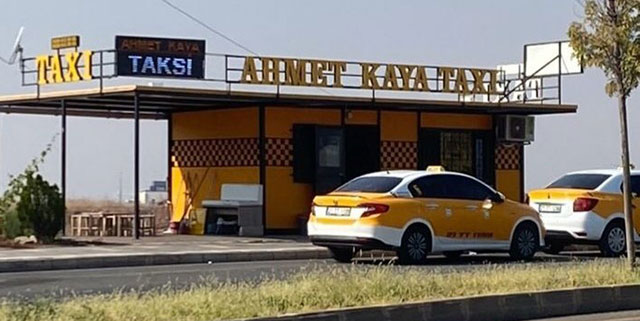 Ahmet Kaya... ADINI CADDE VE TAKSİ DURAĞINA VERDİLER!