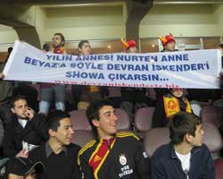 Devran İskender Fan'ları...  BU KEZ BEYAZ'IN ANNESİNE SESLENDİLER!