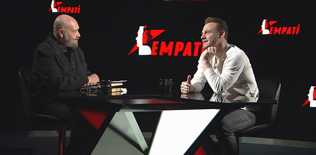 Kerem Bursin... 'HAYATIMIN ÇOĞU ÖTEKİ OLMAKLA GEÇTİ!'