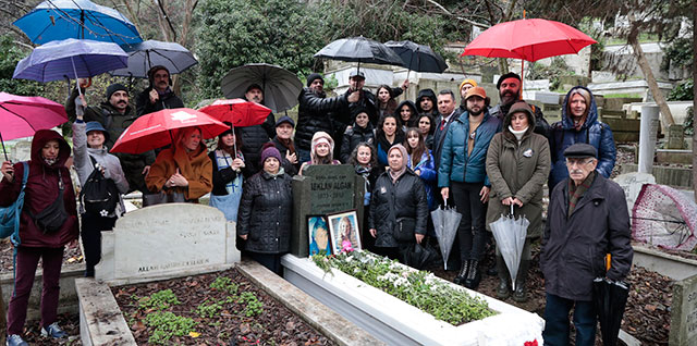 Ayla Algan... VEFATININ 1. YILINDA MEZARI BAŞINDA ANILDI!