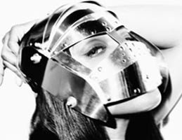 DEMİR MASKELİ SEKSİ MANKEN ÇIRILÇIPLAK!...