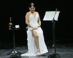 Sezen Aksu... İSLAM DÜNYASININ TARKAN'I İLE AÇIKHAVA SAHNESİNDE!