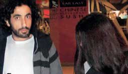 Tuba Büyüküstün... SEVGİLİSİ POZ VERDİ, O KAÇTI!