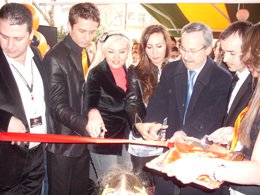 TATLICI AÇILIŞINDA SANATÇILAR TATLI YEDİ TATLI KONUŞTU?