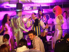 Magazinkolik özel haberi... ARTO'YA BİR GECEDE 7 BİN ŞİŞE ŞAMPANYA !...