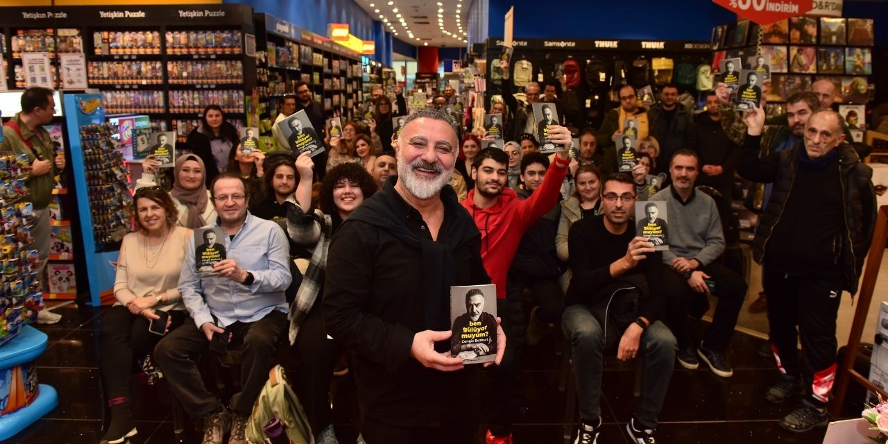 Cengiz Bozkurt... YENİ KİTABI "BEN GÜLÜYOR MUYUM?