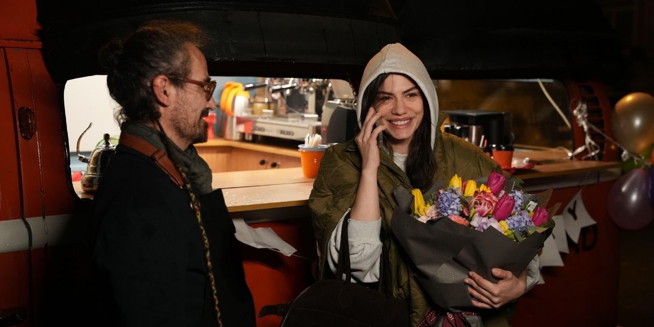 Demet Özdemir... EŞREF RÜYA’ SETİNDE KITALARARASI DOĞUM GÜNÜ KUTLAMASI