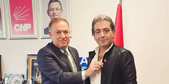 Hazer Amani... SİYASETE ATILIP ROZET TAKTI!