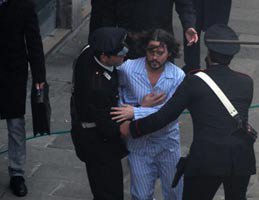 özel haber.../Johnny Depp...ANGELİNA JOLİE'DEN PİJAMAYLA KAÇTI!...